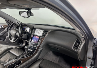 Подержанный автомобиль Infiniti Q50 2014 года (9 фото)