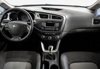 Подержанный автомобиль Kia Ceed Hatchback 2014 года (11 фото)