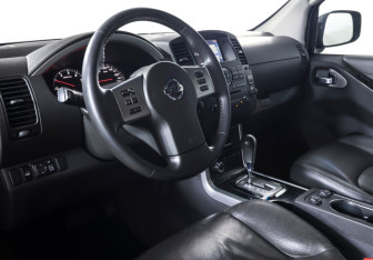 Подержанный автомобиль Nissan Pathfinder 2011 года (18 фото)