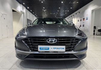 Подержанный автомобиль Hyundai Sonata 2020 года (2 фото)