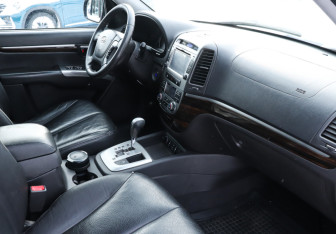 Подержанный автомобиль Hyundai Santa Fe 2011 года (9 фото)