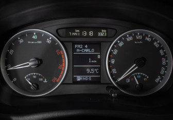 Подержанный автомобиль Skoda Fabia Hatchback 2008 года (12 фото)