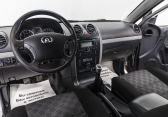 Подержанный автомобиль Great Wall Hover H3 2012 года (7 фото)