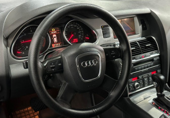 Подержанный автомобиль Audi Q7 2007 года (14 фото)
