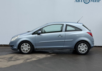 Подержанный автомобиль Opel Corsa 2007 года (8 фото)
