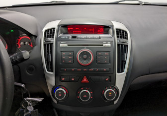 Подержанный автомобиль Kia Ceed Wagon 2010 года (23 фото)