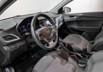Подержанный автомобиль Hyundai Solaris Sedan 2022 года (14 фото)