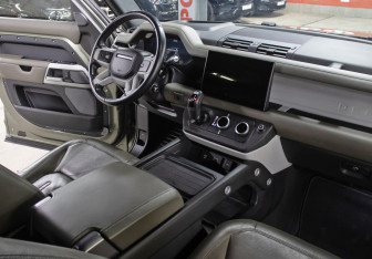 Подержанный автомобиль Land Rover Defender Suv 2021 года (11 фото)