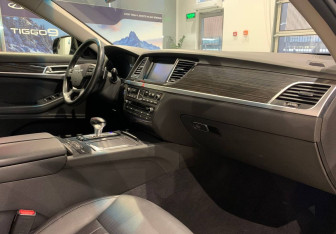 Подержанный автомобиль Genesis G80 2020 года (13 фото)