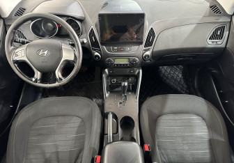 Подержанный автомобиль Hyundai ix35 2014 года (9 фото)