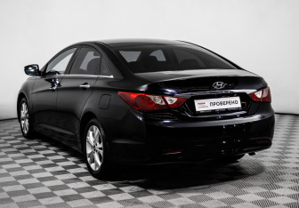 Подержанный автомобиль Hyundai Sonata 2011 года (7 фото)