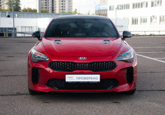 Подержанный автомобиль Kia Stinger 2019 года (2 фото)