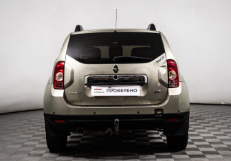 Подержанный автомобиль Renault Duster 2013 года (6 фото)