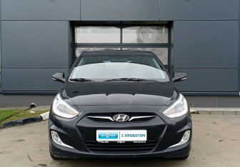 Подержанный автомобиль Hyundai Solaris Hatchback 2013 года (2 фото)