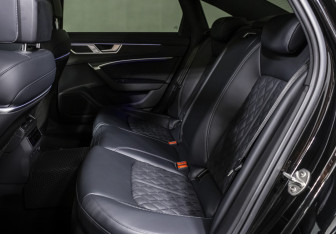 Подержанный автомобиль Audi A6 Sedan 2025 года (14 фото)