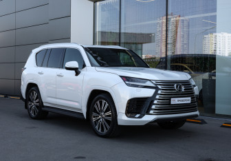 Подержанный автомобиль Lexus LX 2022 года (3 фото)