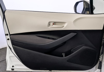 Подержанный автомобиль Toyota Corolla Sedan 2022 года (19 фото)