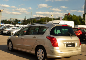 Подержанный автомобиль Peugeot 308 Wagon 2008 года (5 фото)