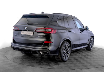 Подержанный автомобиль BMW X5 2021 года (5 фото)