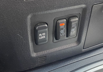 Подержанный автомобиль Mitsubishi Pajero 2010 года (14 фото)