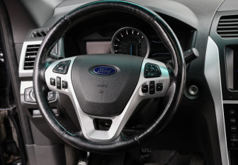 Подержанный автомобиль Ford Explorer 2014 года (17 фото)