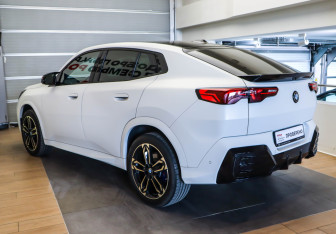 Подержанный автомобиль BMW X2 2024 года (6 фото)