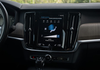 Подержанный автомобиль Volvo S90 2021 года (17 фото)