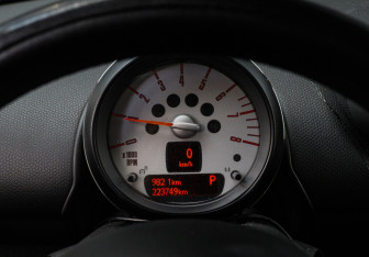 Подержанный автомобиль MINI Countryman 2011 года (17 фото)