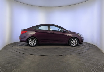 Подержанный автомобиль Hyundai Solaris Sedan 2012 года (4 фото)