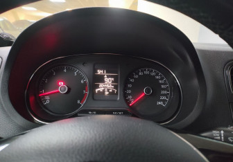 Подержанный автомобиль Volkswagen Polo Sedan 2016 года (16 фото)