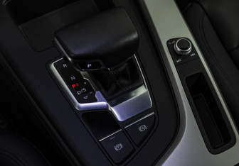 Подержанный автомобиль Audi A4 Sedan 2022 года (16 фото)