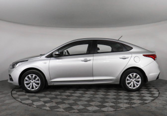 Подержанный автомобиль Hyundai Solaris Sedan 2017 года (8 фото)