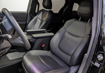 Подержанный автомобиль Toyota Sienna 2025 года (19 фото)