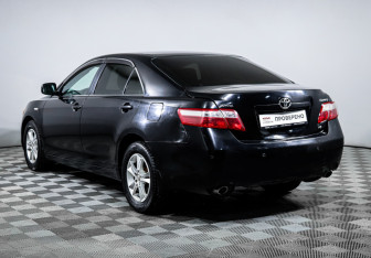 Подержанный автомобиль Toyota Camry Sedan 2008 года (7 фото)