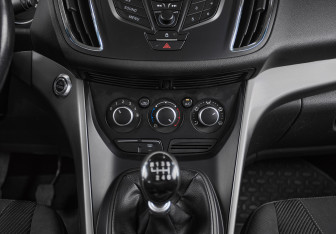 Подержанный автомобиль Ford Kuga 2013 года (19 фото)