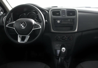 Подержанный автомобиль Renault Sandero 2019 года (8 фото)