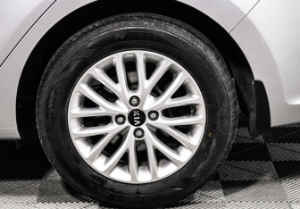 Подержанный автомобиль Kia Rio Sedan 2018 года (8 фото)