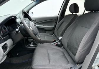 Подержанный автомобиль Nissan Almera Classic 2008 года (10 фото)