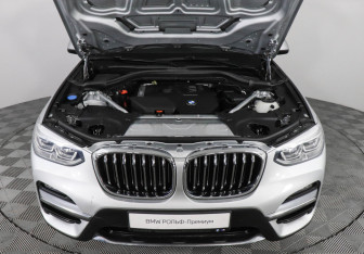 Подержанный автомобиль BMW X3 2021 года (10 фото)
