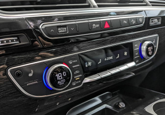 Подержанный автомобиль Audi Q7 2016 года (24 фото)