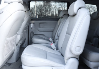 Подержанный автомобиль Kia Carnival 2019 года (10 фото)