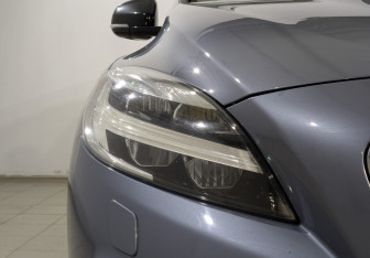 Подержанный автомобиль Volvo V40 Hatchback 2019 года (11 фото)
