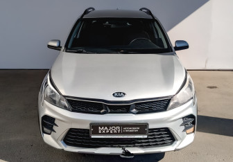 Подержанный автомобиль Kia Rio Hatchback 2021 года (2 фото)