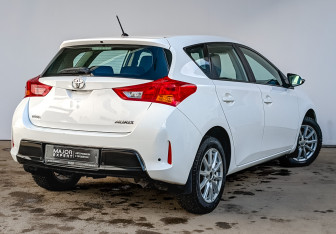 Подержанный автомобиль Toyota Auris Hatchback 2013 года (5 фото)