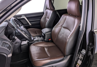 Подержанный автомобиль Toyota Land Cruiser Prado 2019 года (20 фото)