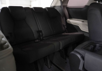 Подержанный автомобиль Kia Carnival 2021 года (14 фото)