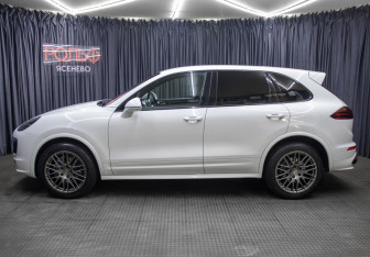Подержанный автомобиль Porsche Cayenne 2017 года (8 фото)