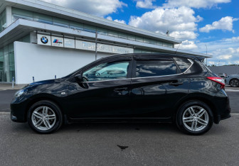 Подержанный автомобиль Nissan Tiida Hatchback 2015 года (8 фото)