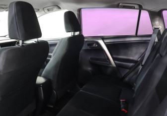 Подержанный автомобиль Toyota RAV4 2013 года (12 фото)