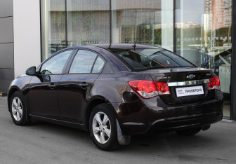 Подержанный автомобиль Chevrolet Cruze Sedan 2014 года (7 фото)